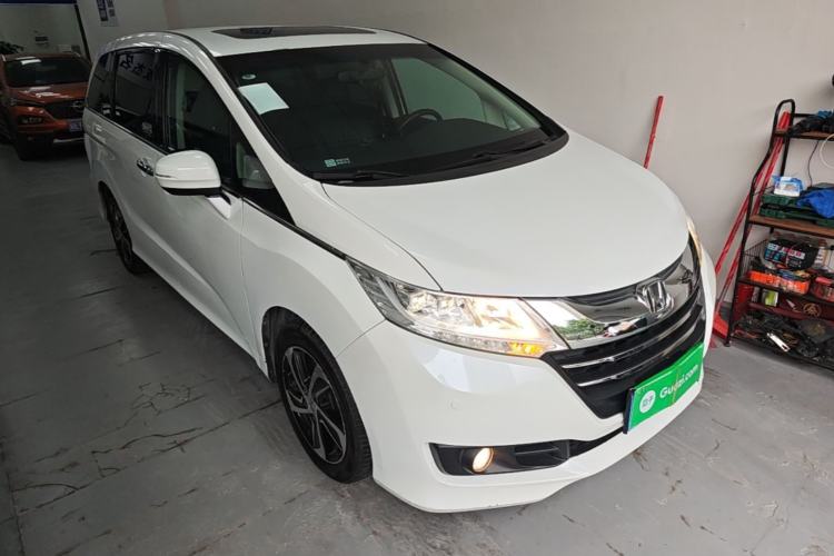 Used Honda Odyssey 2015 Updated Version 2.4L Smart Edition Front Right 45 Deg