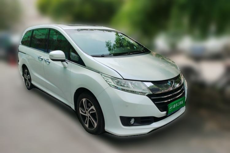 Used Honda Odyssey 2015 Revised Version 2.4L Supreme Edition Front Right 45 Deg