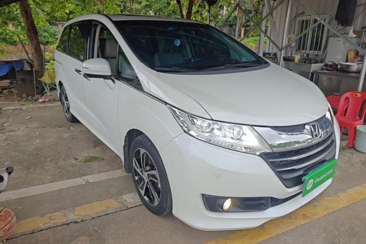 Used Honda Odyssey 2015 Revised 2.4L Luxury Edition Front Right 45 Deg
