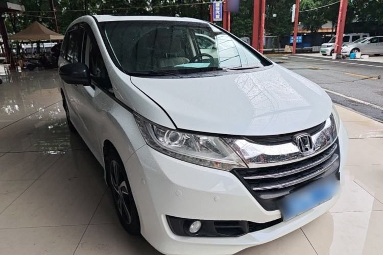 Used Honda Odyssey 2015 Revised 2.4L Luxury Edition Front Right 45 Deg