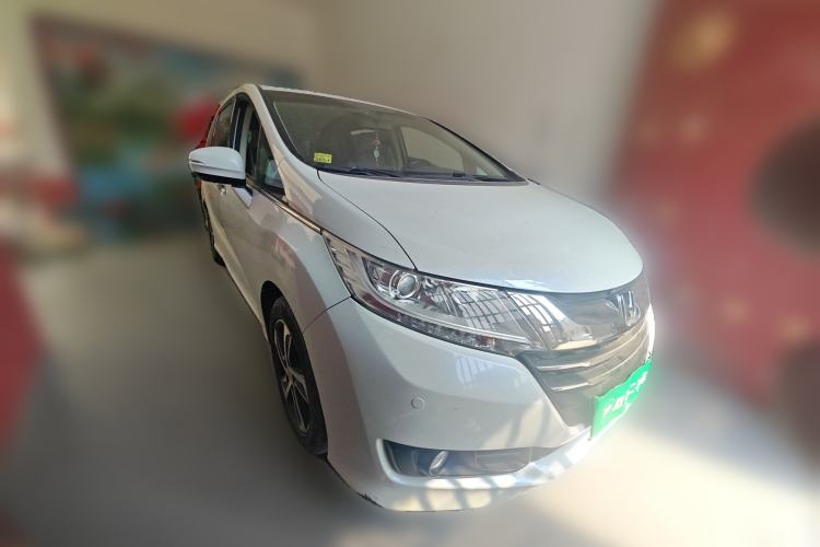 Used Honda Odyssey 2015 2.4L Luxury Edition Front Right 45 Deg