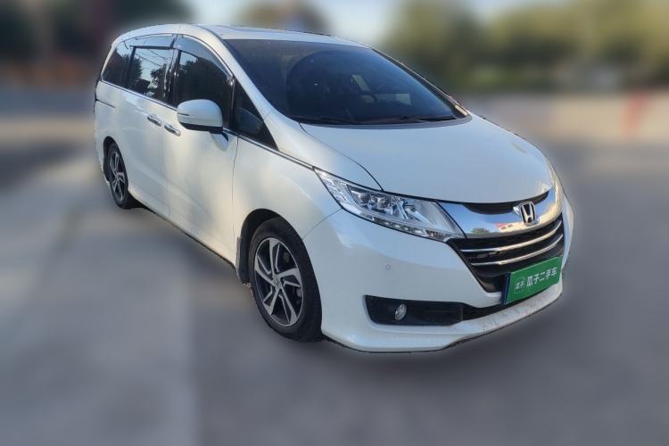 Used Honda Odyssey 2015 Updated Version 2.4L Smart Edition Front Right 45 Deg