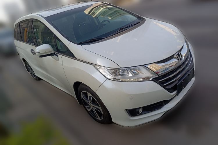 Used Honda Odyssey 2015 Revised Version 2.4L Supreme Edition Front Right 45 Deg