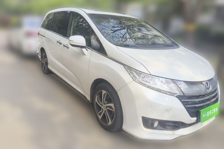 Used Honda Odyssey 2015 Updated Version 2.4L Smart Edition Front Right 45 Deg