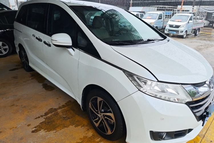 Used Honda Odyssey 2015 Revised 2.4L Luxury Edition Front Right 45 Deg