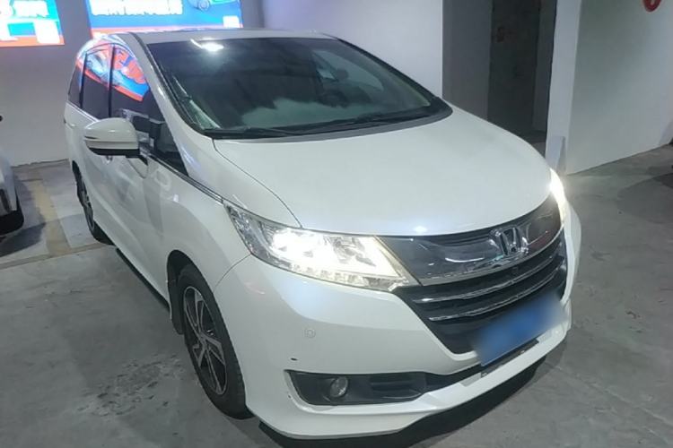 Used Honda Odyssey 2015 2.4L Supreme Edition Front Right 45 Deg