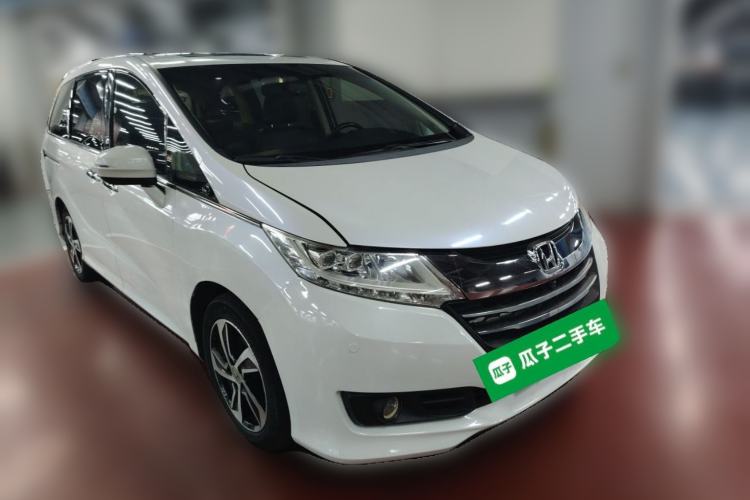 Used Honda Odyssey 2015 Revised Version 2.4L Supreme Edition Front Right 45 Deg