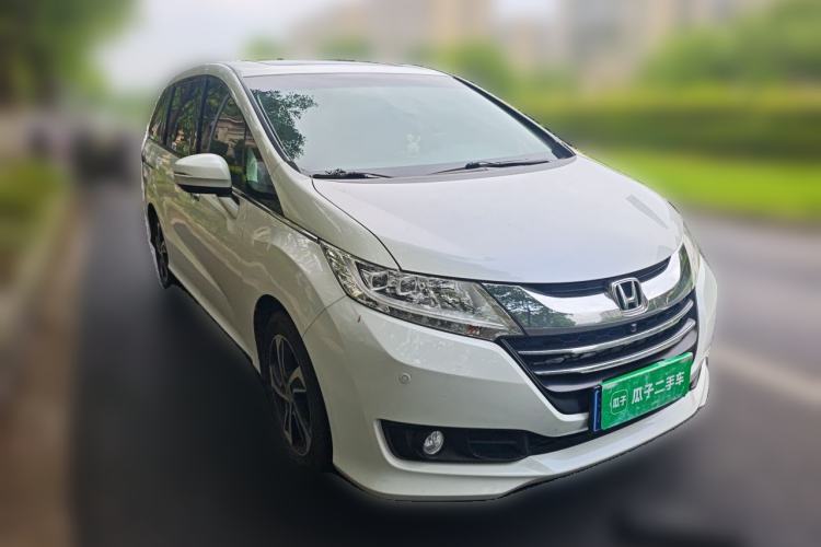 Used Honda Odyssey 2015 2.4L Supreme Edition Front Right 45 Deg