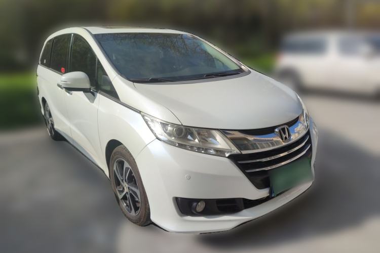 Used Honda Odyssey 2015 Revised 2.4L Luxury Edition Front Right 45 Deg