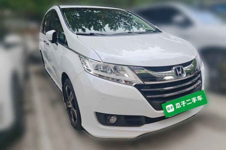 Used Honda Odyssey 2015 Updated Version 2.4L Smart Edition Front Right 45 Deg