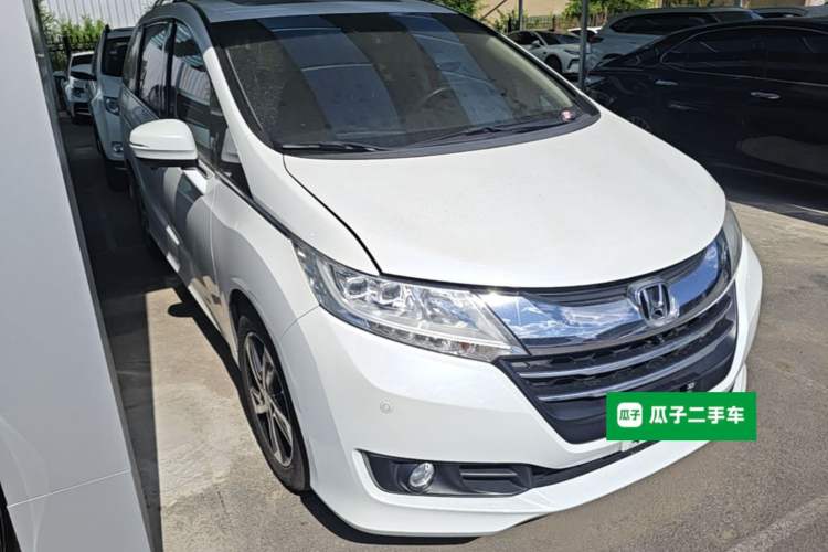 Used Honda Odyssey 2015 Updated Version 2.4L Smart Edition Front Right 45 Deg