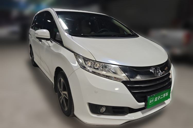 Used Honda Odyssey 2015 Updated Version 2.4L Smart Edition Front Right 45 Deg