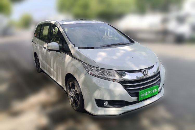 Used Honda Odyssey 2015 Revised 2.4L Luxury Edition Front Right 45 Deg