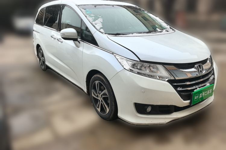 Used Honda Odyssey 2015 Revised Version 2.4L Supreme Edition Front Right 45 Deg