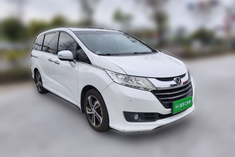 Used Honda Odyssey 2015 2.4L Luxury Edition Front Right 45 Deg