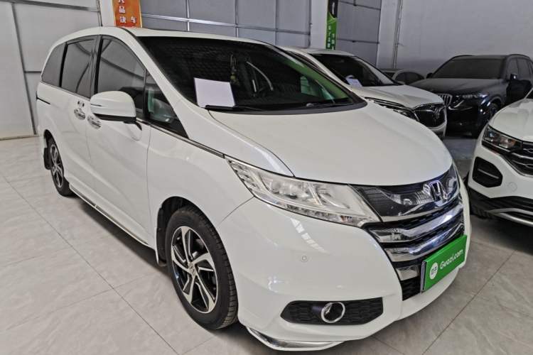 Used Honda Odyssey 2015 Updated 2.4L Smart Cool Version Front Right 45 Deg
