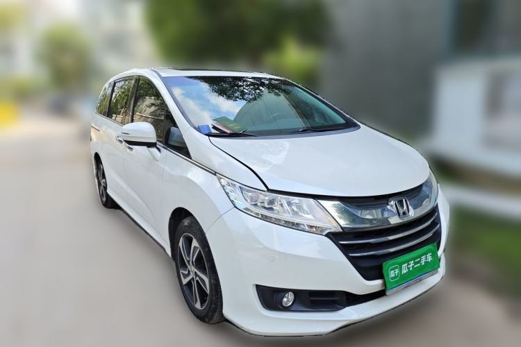Used Honda Odyssey 2015 Updated Version 2.4L Smart Edition Front Right 45 Deg