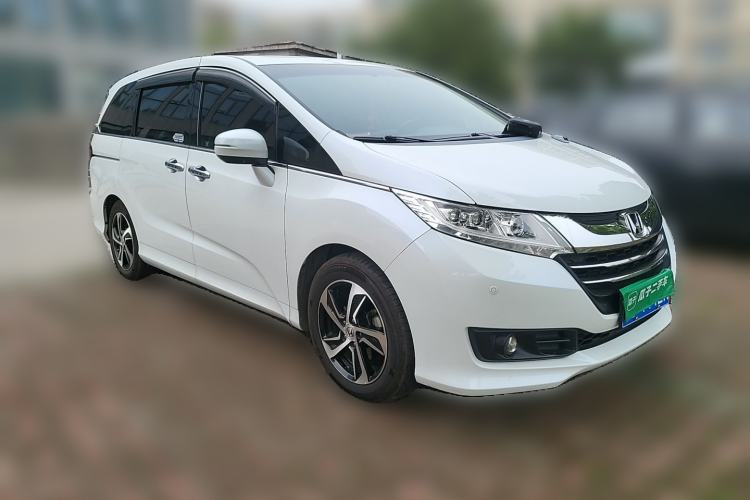 Used Honda Odyssey 2015 Updated Version 2.4L Smart Edition Front Right 45 Deg