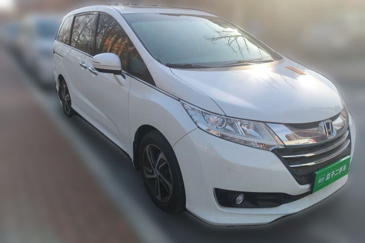 Used Honda Odyssey 2015 2.4L Luxury Edition Front Right 45 Deg