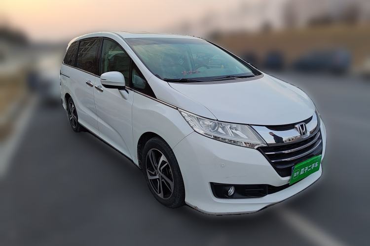 Used Honda Odyssey 2015 2.4L Luxury Edition Front Right 45 Deg