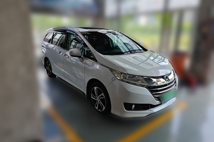 Used Honda Odyssey 2015 Revised Version 2.4L Supreme Edition Front Right 45 Deg