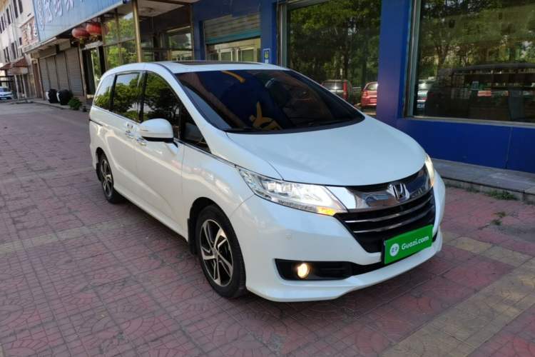 Used Honda Odyssey 2015 Revised Version 2.4L Supreme Edition Front Right 45 Deg