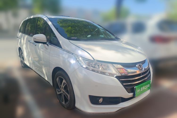 Used Honda Odyssey 2015 Revised Version 2.4L Supreme Edition Front Right 45 Deg