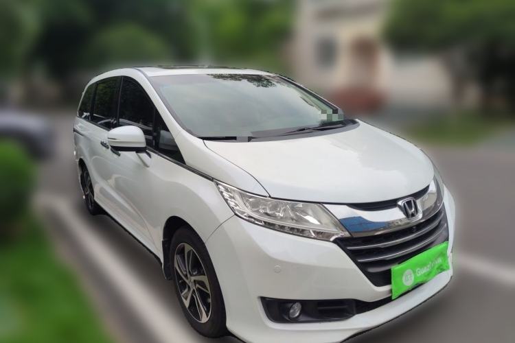 Used Honda Odyssey 2015 2.4L Supreme Edition Front Right 45 Deg