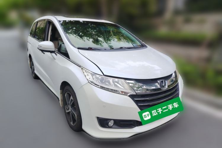 Used Honda Odyssey 2015 2.4L Luxury Edition Front Right 45 Deg