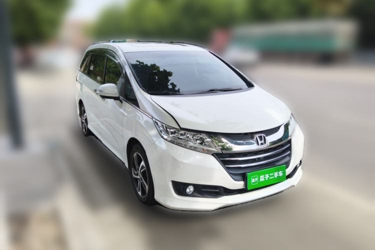Used Honda Odyssey 2015 Updated Version 2.4L Smart Edition Front Right 45 Deg