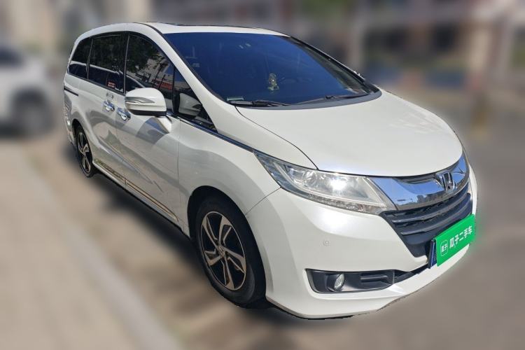Used Honda Odyssey 2015 2.4L Luxury Edition Front Right 45 Deg