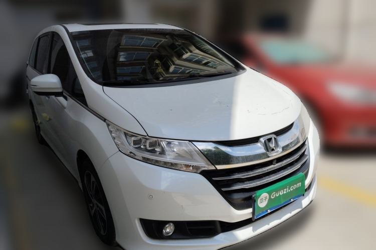 Used Honda Odyssey 2015 Revised Version 2.4L Supreme Edition Front Right 45 Deg