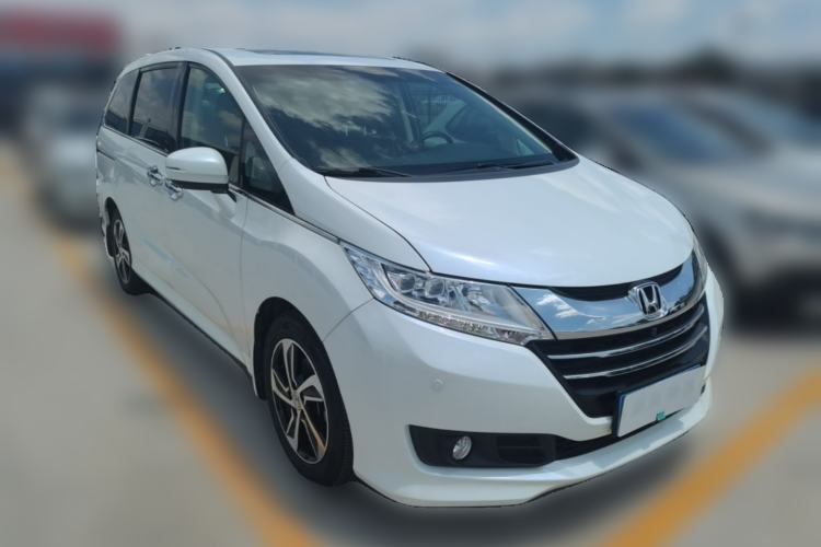 Used Honda Odyssey 2015 Revised Version 2.4L Supreme Edition Front Right 45 Deg