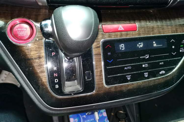 Used Honda Odyssey 2015 2.4L Smart Edition Gear Lever