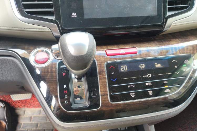 Used Honda Odyssey 2015 Revised 2.4L Luxury Edition Gear Lever