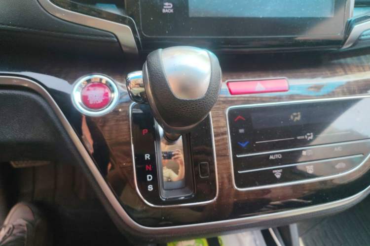 Used Honda Odyssey 2015 Updated Version 2.4L Smart Edition Gear Lever