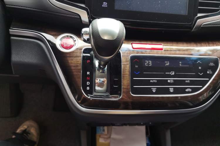 Used Honda Odyssey 2015 Updated Version 2.4L Smart Edition Gear Lever