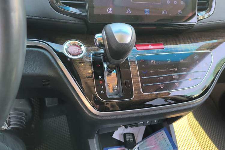 Used Honda Odyssey 2015 Updated Version 2.4L Smart Edition Gear Lever