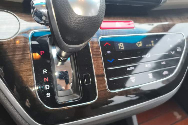 Used Honda Odyssey 2015 Revised Version 2.4L Comfort Edition Gear Lever