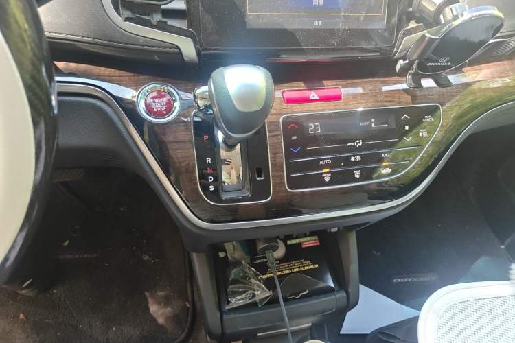 Used Honda Odyssey 2015 Updated Version 2.4L Smart Edition Gear Lever