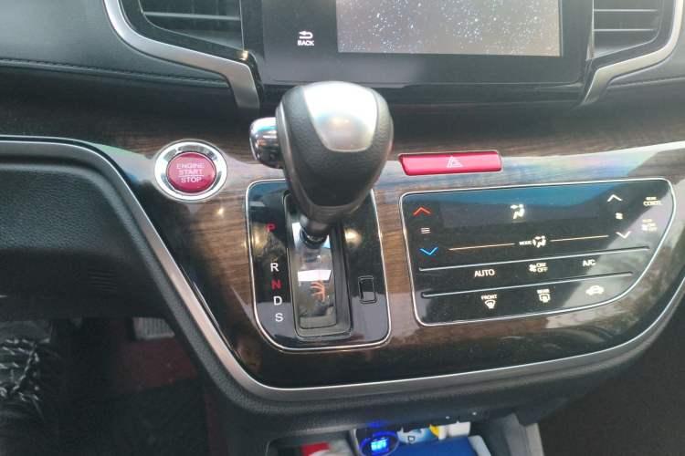 Used Honda Odyssey 2015 Updated Version 2.4L Smart Edition Gear Lever
