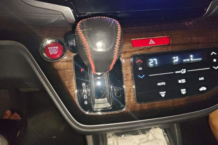 Used Honda Odyssey 2015 Updated Version 2.4L Smart Edition Gear Lever