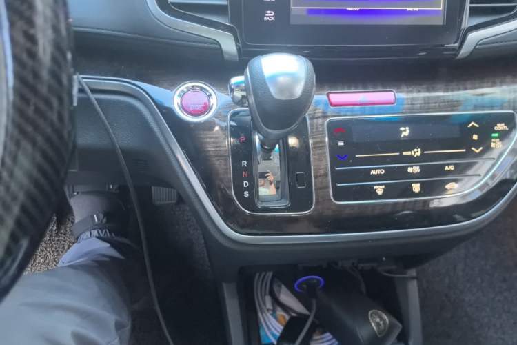 Used Honda Odyssey 2015 Updated Version 2.4L Smart Edition Gear Lever