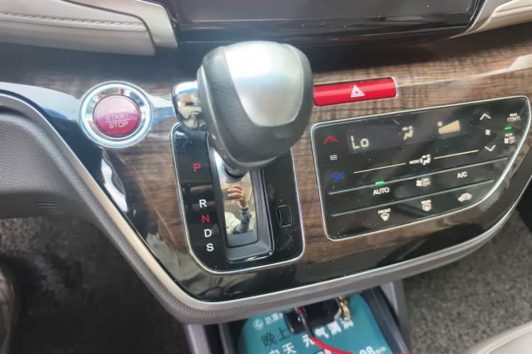 Used Honda Odyssey 2015 2.4L Luxury Edition Gear Lever