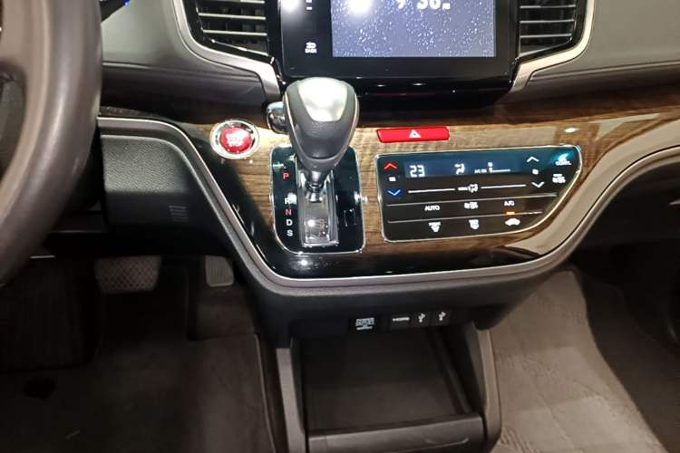 Used Honda Odyssey 2015 Updated Version 2.4L Smart Edition Gear Lever