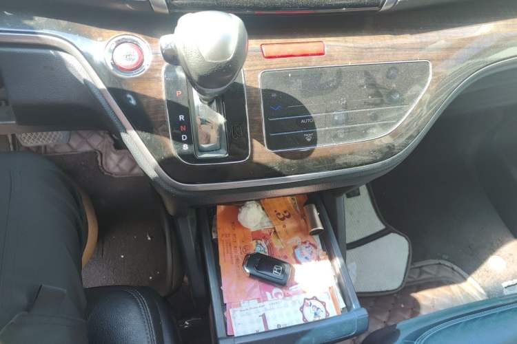 Used Honda Odyssey 2015 Updated Version 2.4L Smart Edition Gear Lever
