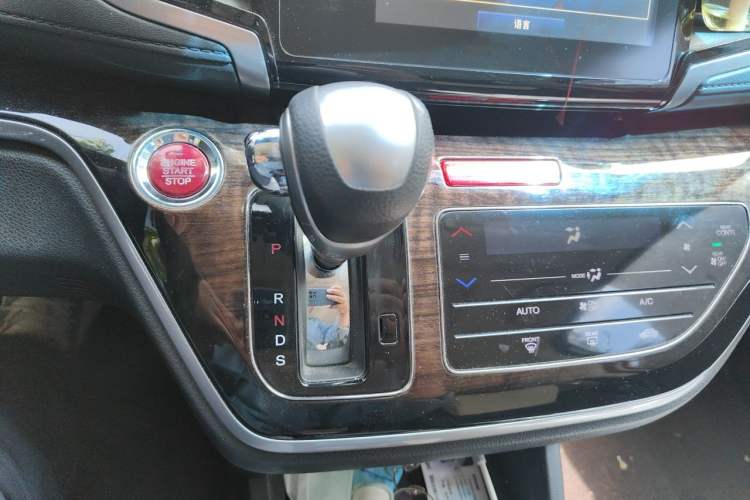 Used Honda Odyssey 2015 2.4L Smart Edition Gear Lever