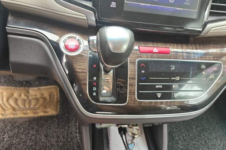 Used Honda Odyssey 2015 Revised 2.4L Luxury Edition Gear Lever