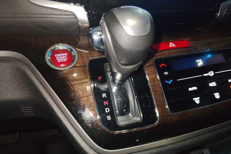 Used Honda Odyssey 2015 2.4L Smart Edition Gear Lever