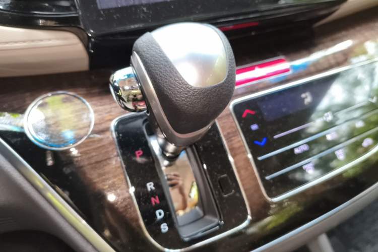 Used Honda Odyssey 2015 2.4L Comfort Edition Gear Lever